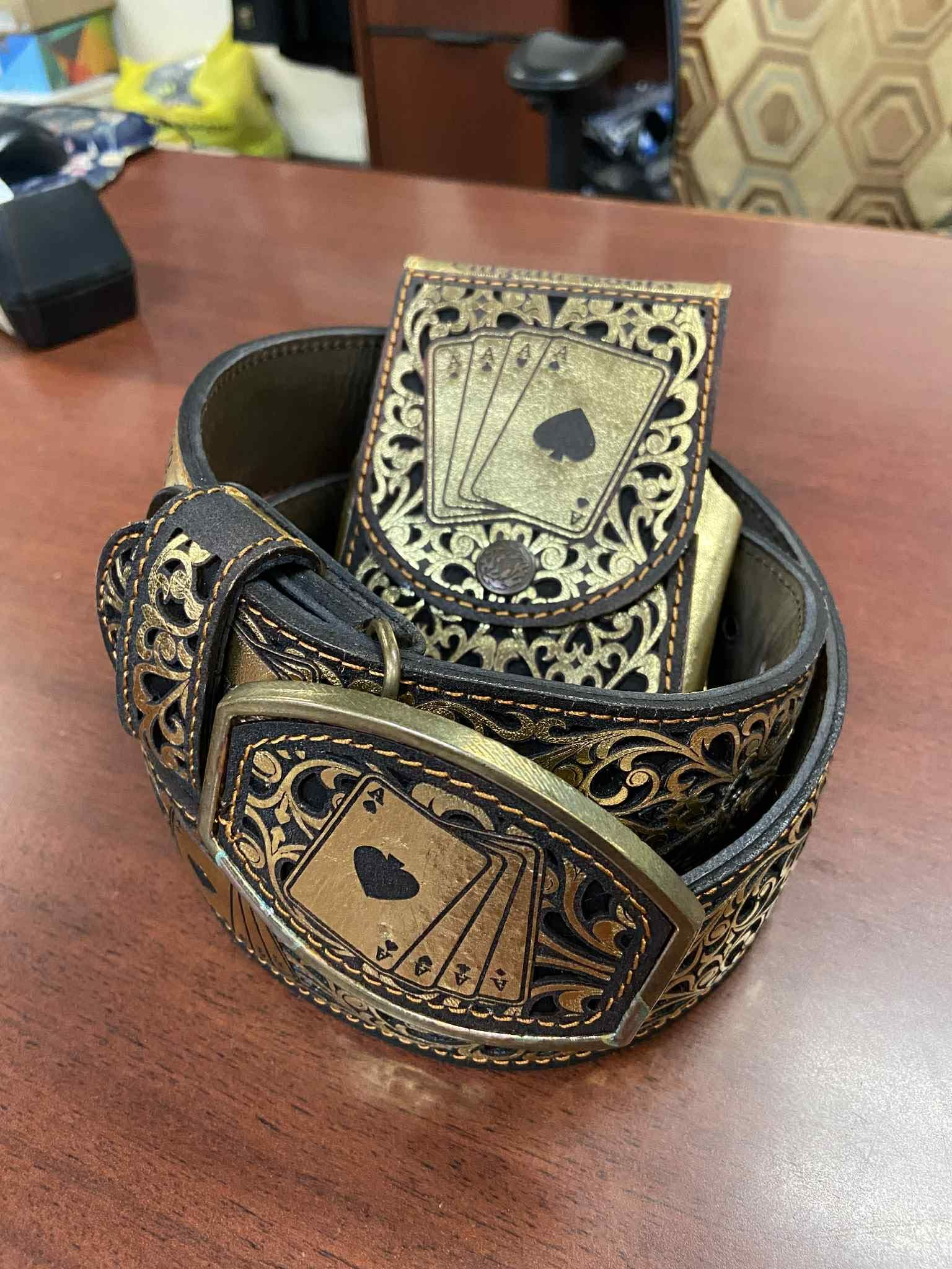 Set de cinturón y funda de Cuero