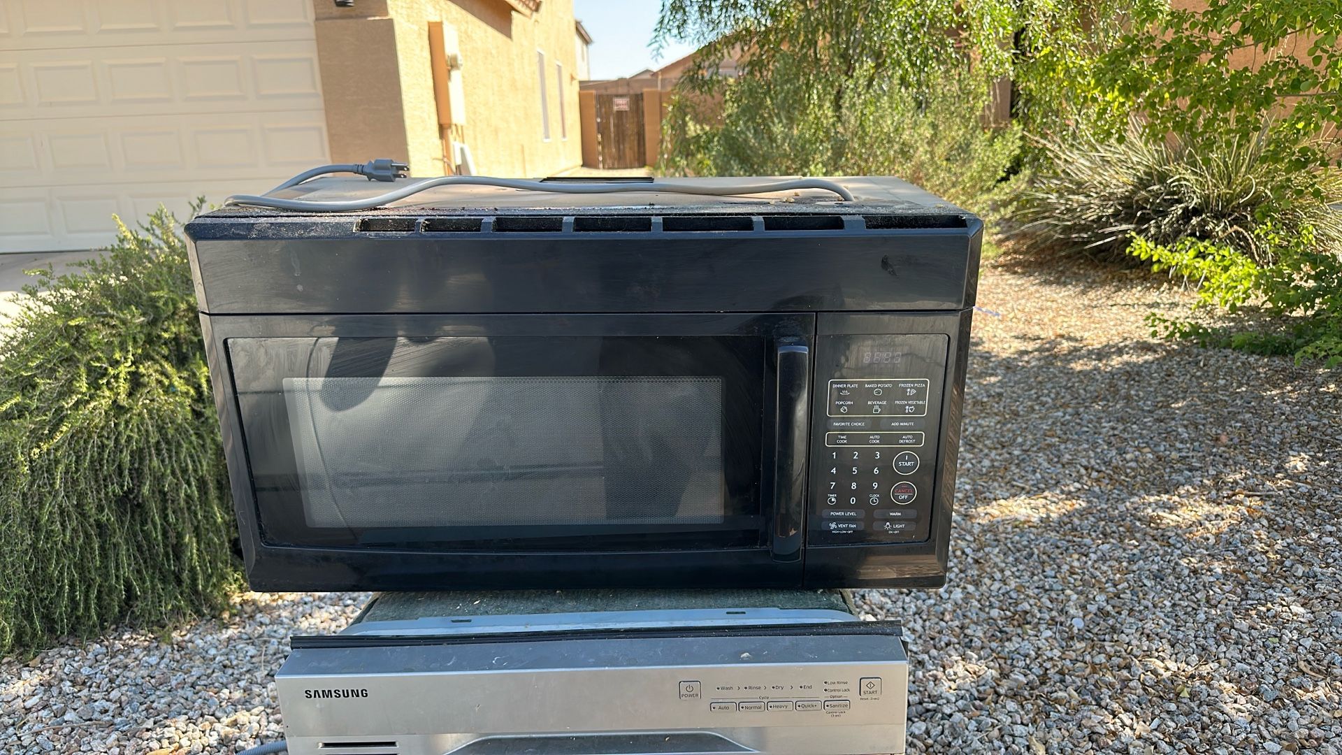 Working microwave
