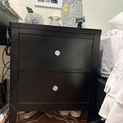 2-Drawer Nightstand 