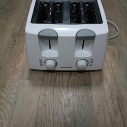 4-slot toaster