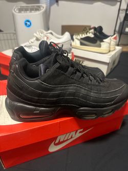 Airmax size 10 all black with box used