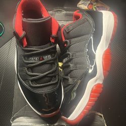 Jordan 11 Low Bred Size 9 Used