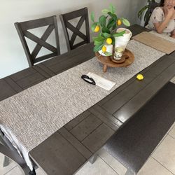 table and chairs 