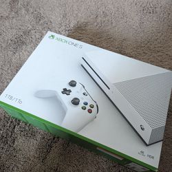 Xbox One S 1TB Complete In Box