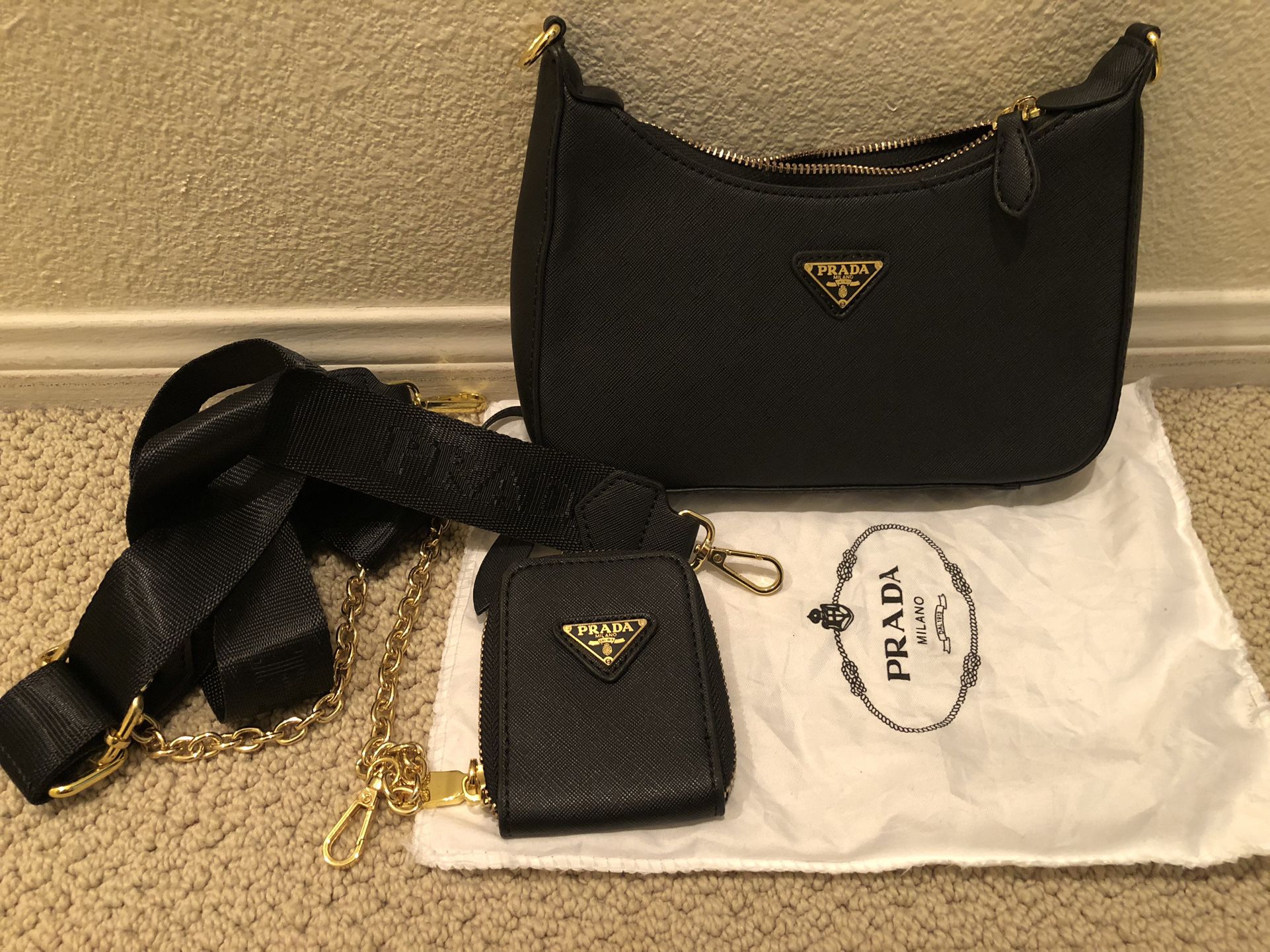 Prada Re-Edition 2005 leather bag black gold 