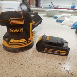 DeWalt Sander With Battery 