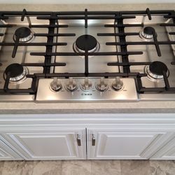 Bosch Benchmark 36" 5-Burner Gas Cooktop