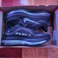 Nike Pegasus Premium - Black 7.5 Men