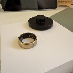 Oura Ring Gen 3 Gold Size 9 + Charger Included