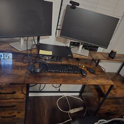 66 Inch Wood Desk***Good condition 