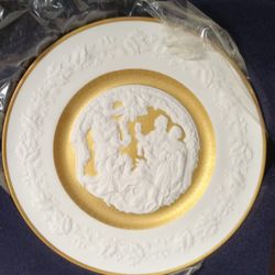 Vtg..Frank Porcelain.."Deck The Halls"..Limited Edition..1977 Porcelain Christmas Plate 