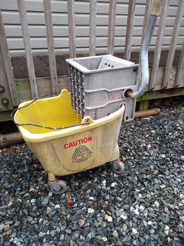 HEAVY DUTY. COMMERCIAL. MOP BUCKET