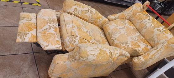 RECLINER SUPER CLEAN AND CONFOTABLE