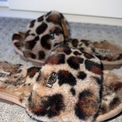 UGG slippers 