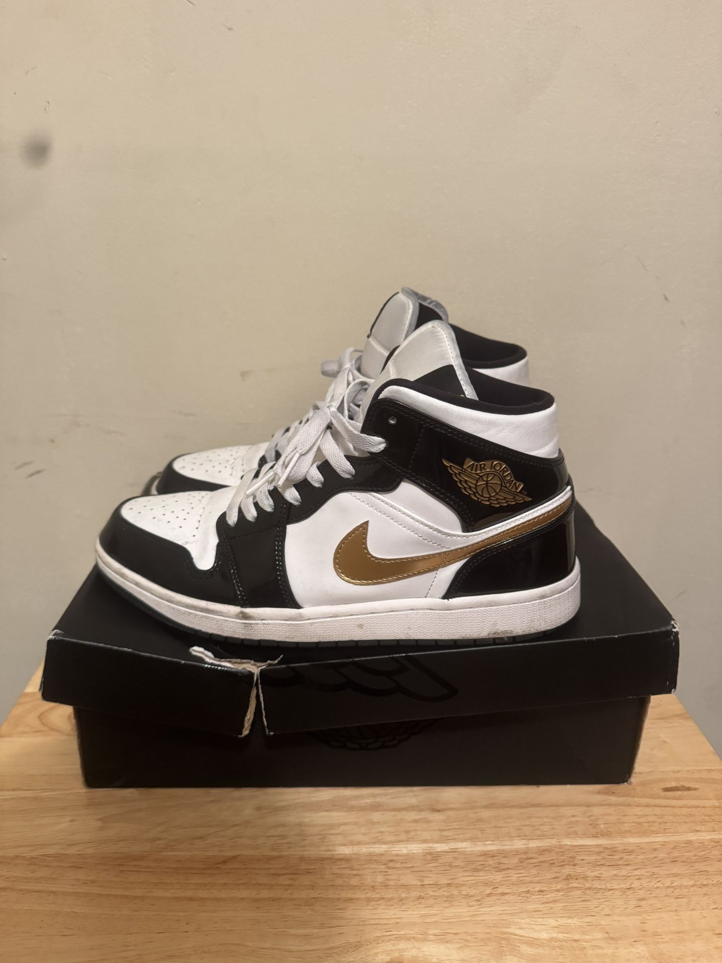 NIKE AIR JORDAN 1 | SIZE 9.5