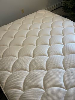 Dreamcloud Hybrid King Mattress - Like New, Barely Used