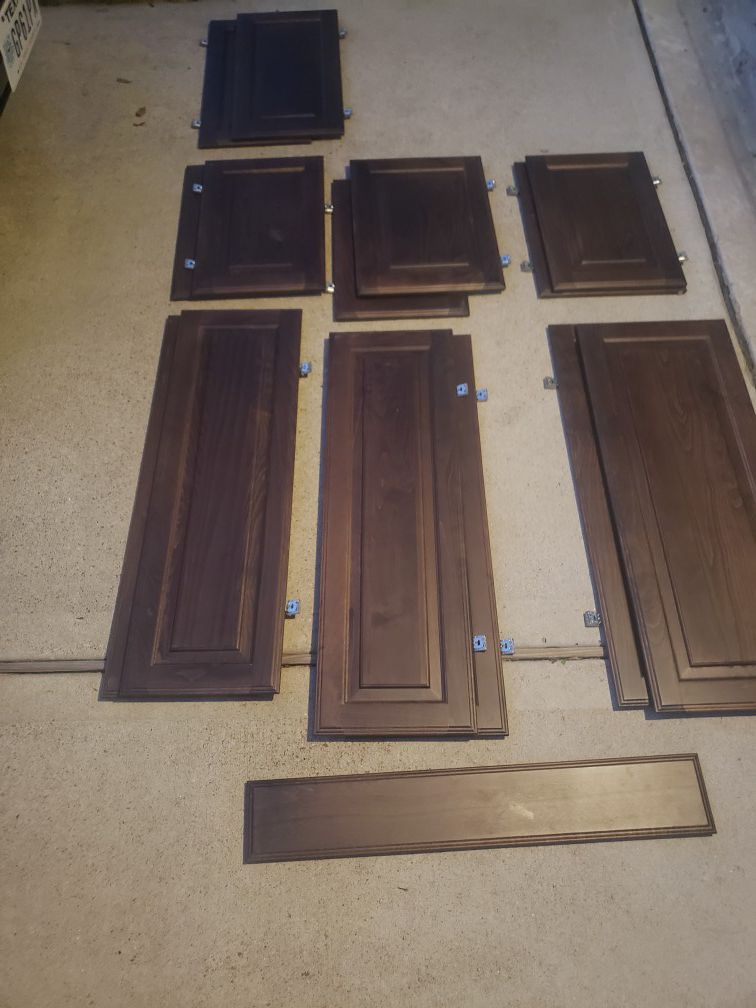 MUST Go!!!!! 14 Kitchen Cabinet Doors Varies Sizes and One Drawer Face.