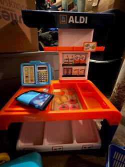 Aldi pretend play grocery store food shopping cart baskets wallet microwave