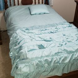 2 Twin Beds, Dresser, 2 Stands