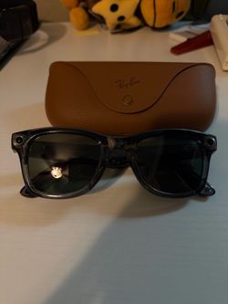 Ray-Ban Meta Smart Glasses with Case