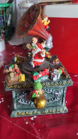 Christmas Gramophone Music Box Santa & Mrs Dancing Rotating Jingle Bell Rock