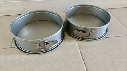 2 cake pans size 9” both $6 like new