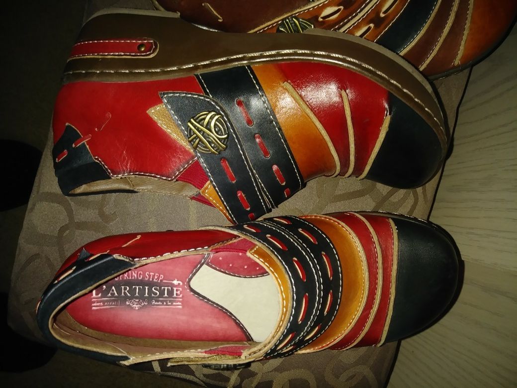 Like new Lartiste spring step shoes size 7 perfect condition paid 200 per pair. Asking 55 per pair