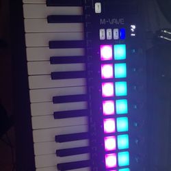 MIDI Keyboard, Bluetooth And Wired Functionality 