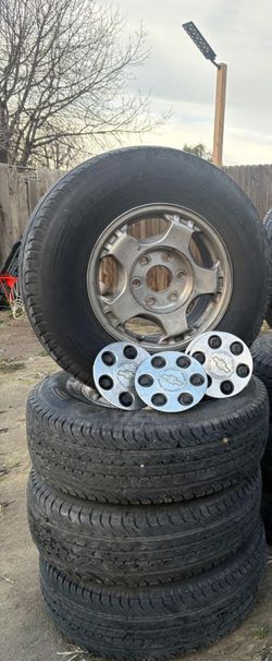 Tire LT 245/75R16