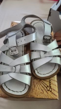 Girls size 9 Salt Waters