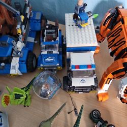 Lego Jurassic World Raptor Rampage And Dilophasaurus Set 90 Percent Complete