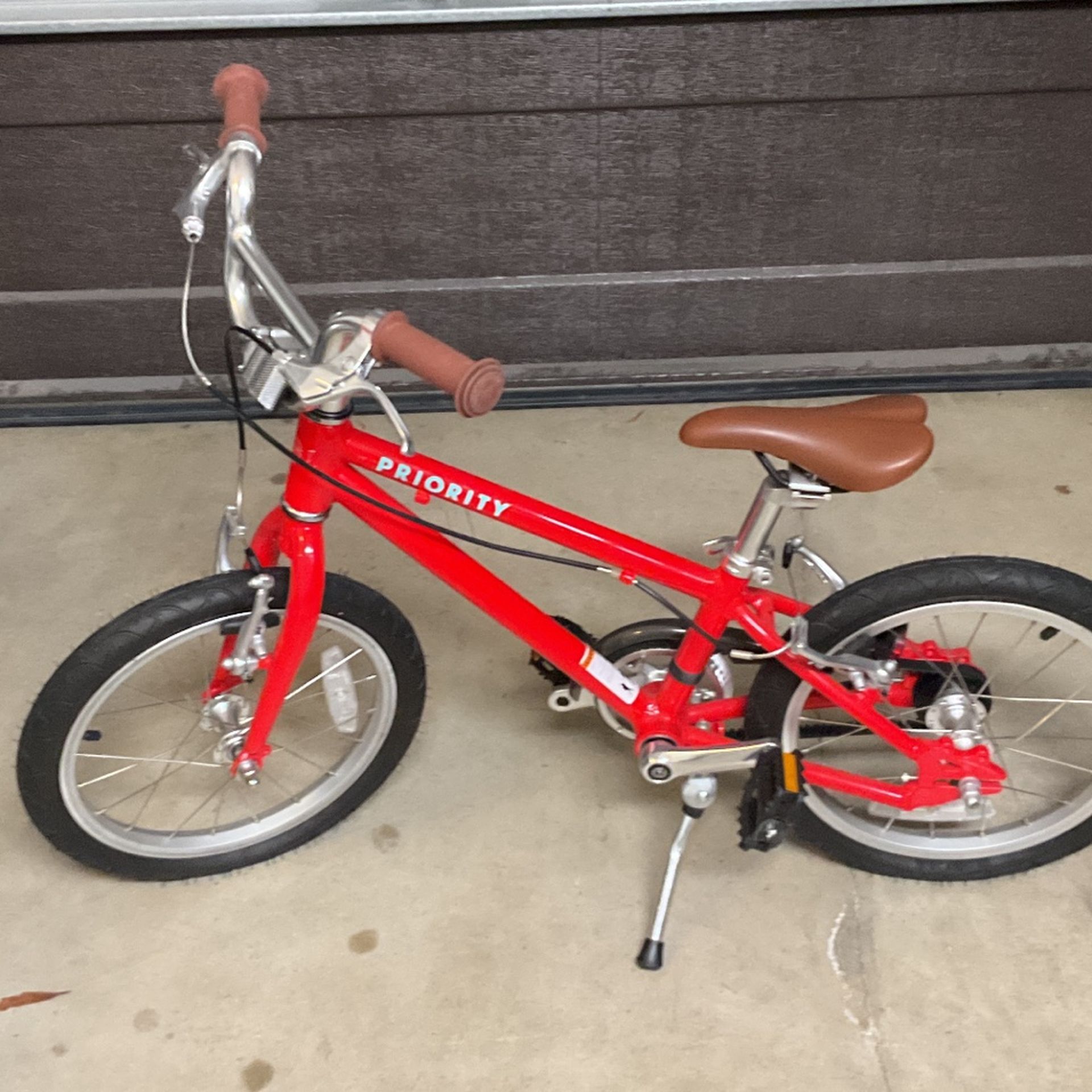 PRIORITY START 16 Red