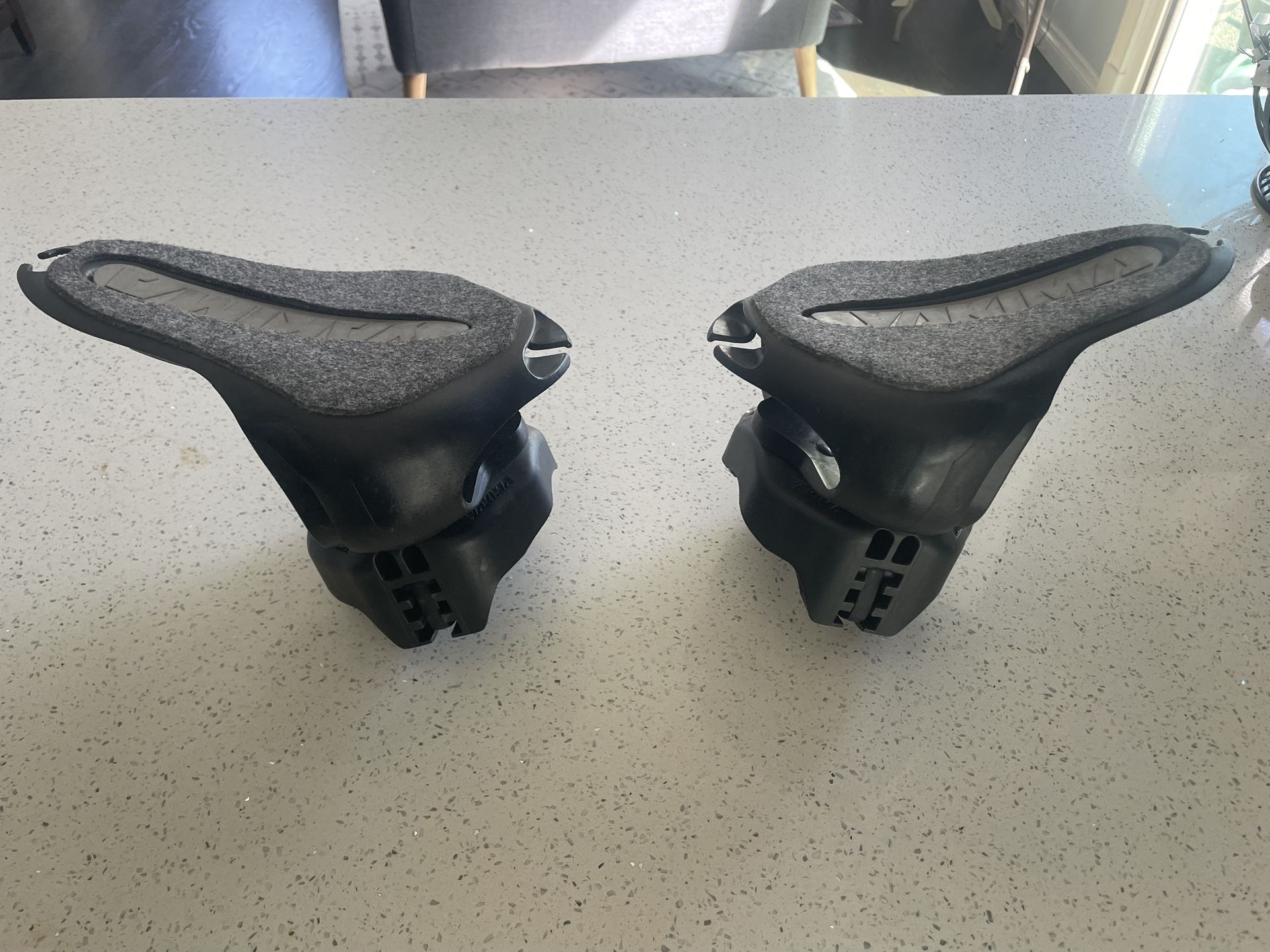 Yakima Deckhand Kayak Saddles Rooftop Saddles And Rollers