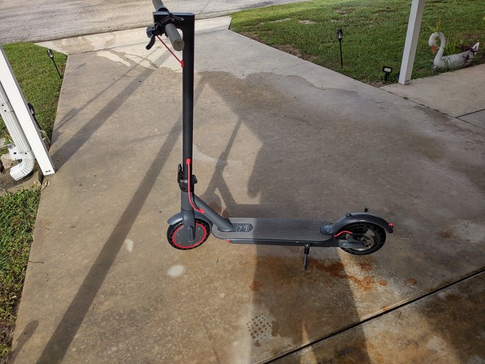 Aovopro E Scooter W/Charger