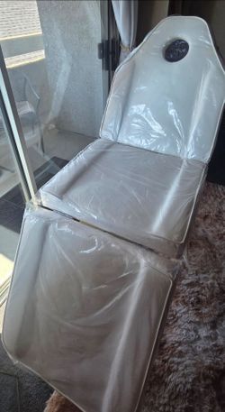 Lash/Tattoo Bed, Mirror, Chair, Light