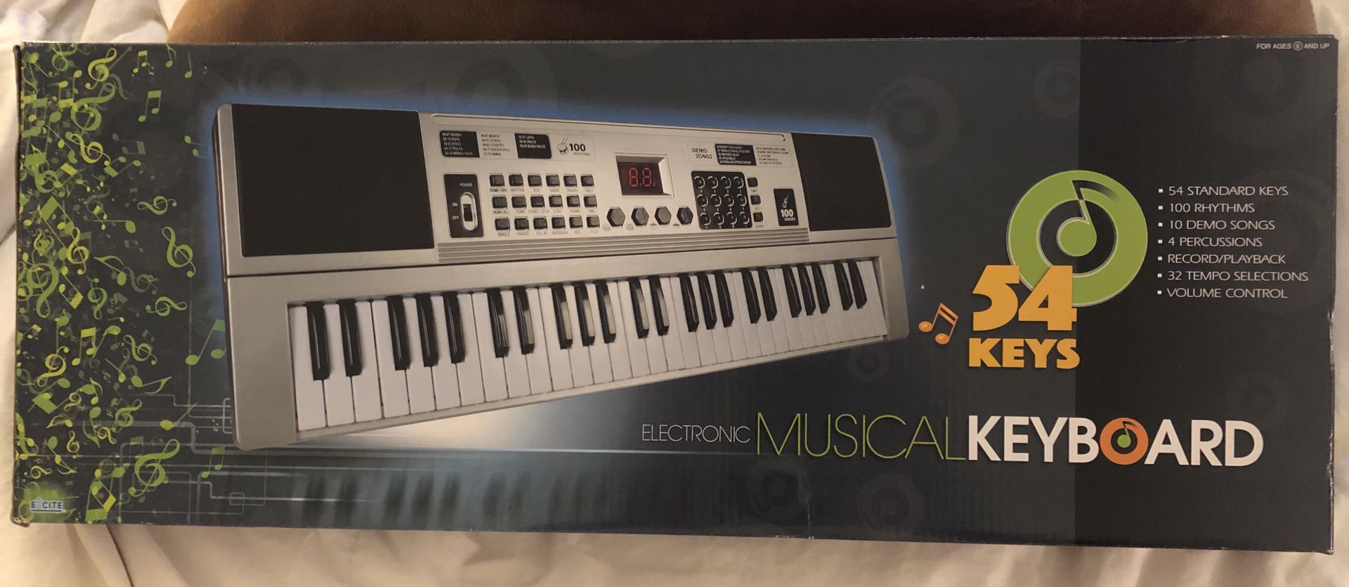 Electronic musical keyboard