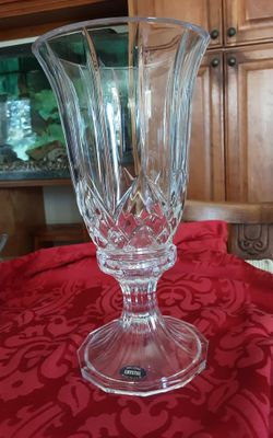 CANDLE HOLDER CRYSTAL 2 PIECE. BEAUTIFUL. CHECK MY PROFILE PICTURES.