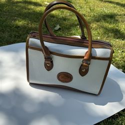 🍀💕Dooney And Bourke All Leather Satchel