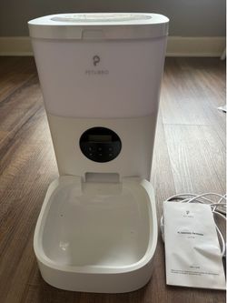 Automatic pet food dispenser/pet feeder