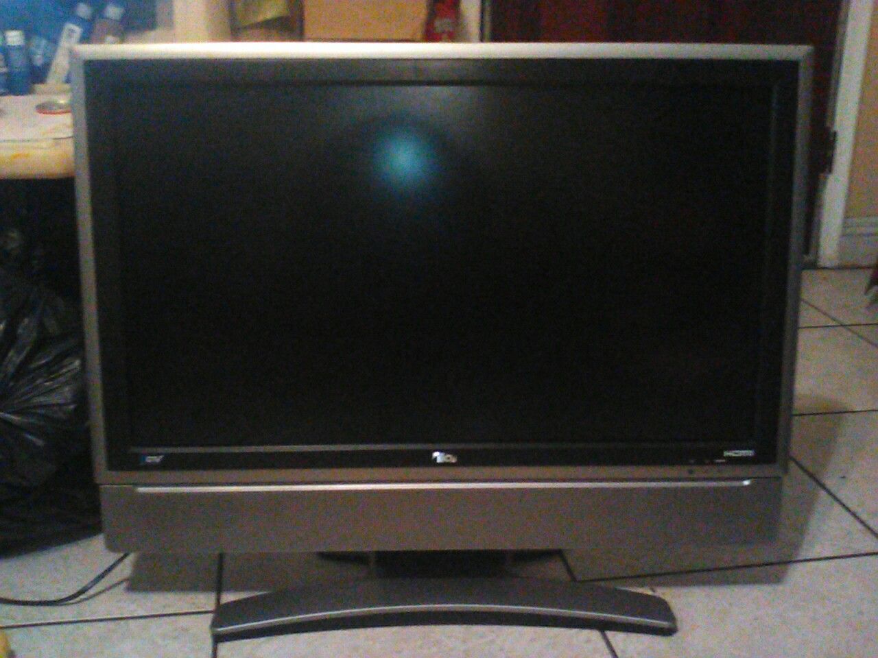 33 inch ilo flat screen tv