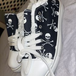 Woman’s Tennis Shoes 