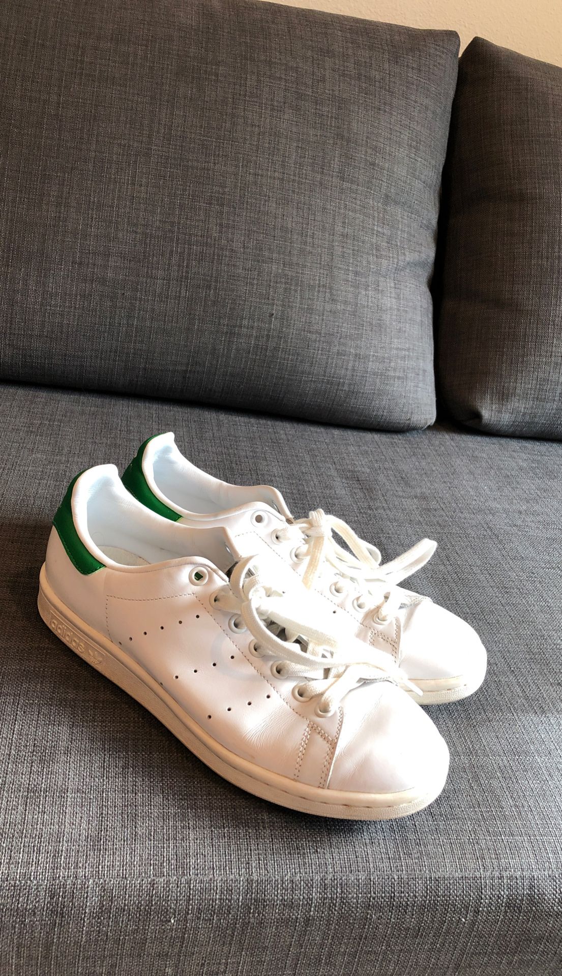 Adidas original shoes Stan Smith size 6.5 men size 8 in women