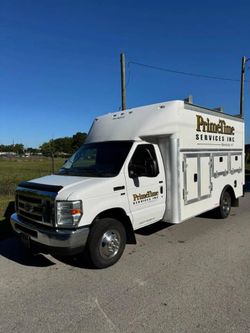 2017 Ford E-350 Cutaway