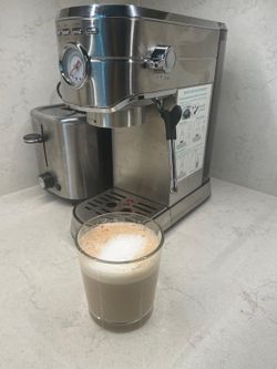 Espresso Machine 20-bar pressure system, precise gauge, adjustable steam wand for easy frothing