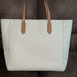 MK purse Like New Used Once For Vacation