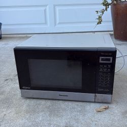 Panasonic. The Genesis Sensor 1200w Microwave 