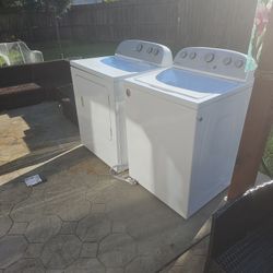 WHIRLPOOL  Washer And Dryer 