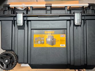 DEWALT Tough Chest