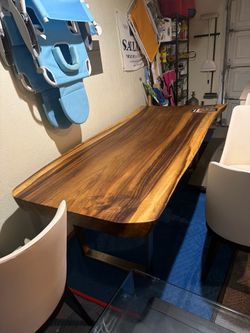Dining table (live edge)