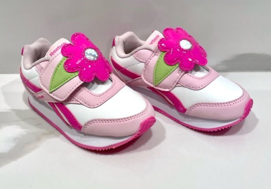 NWOB Reebok Pink Flower Sneaker (size 5)